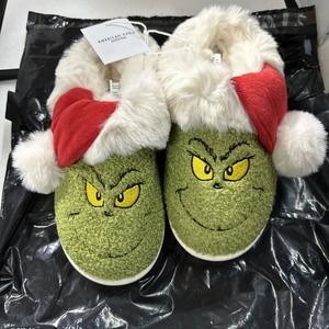 American Eagle‎ Grinch Slippers Size 7 NWT (27)